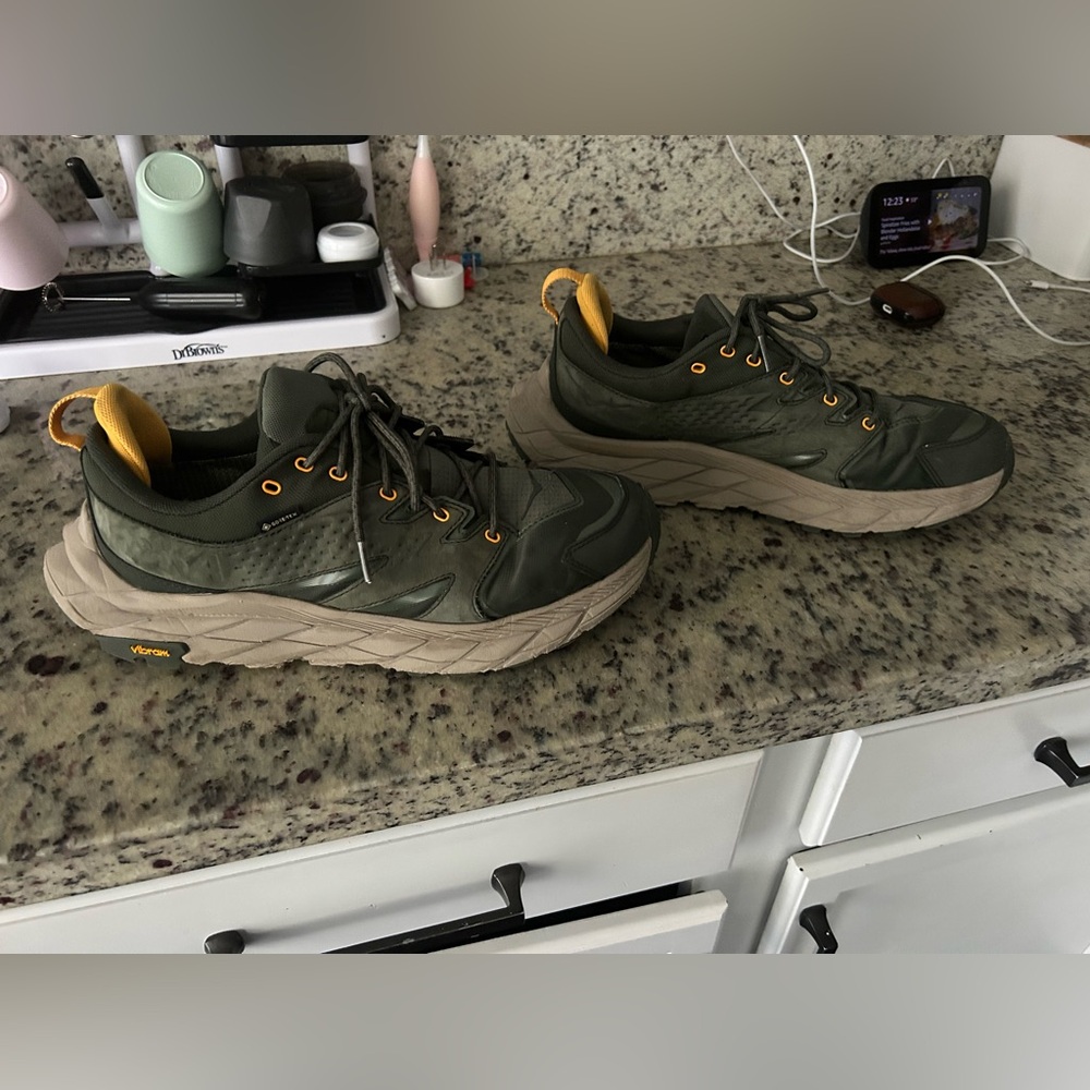 Hoka men’s like new 10